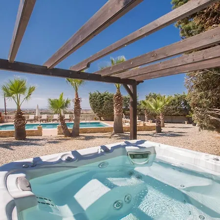 Villa In Sleeps 8 Includes Swimming Pool And Air Con 5 *