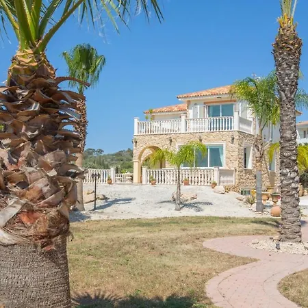 Βίλα In Sleeps 8 Includes Swimming Pool And Air Con 5 *