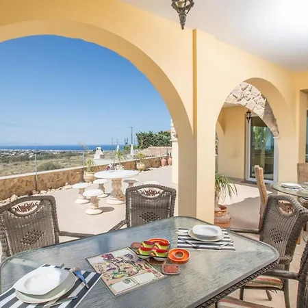 In Sleeps 8 Includes Swimming Pool And Air Con 5